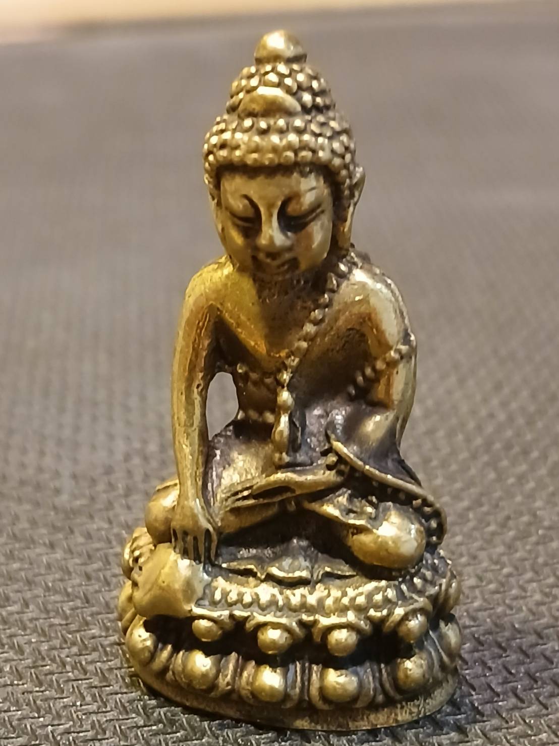 A Thai unconsecrated brass miniature Buddha figurine, small Buddha statue - Product name: Buddha; 3.7 cm; color: silver or gold