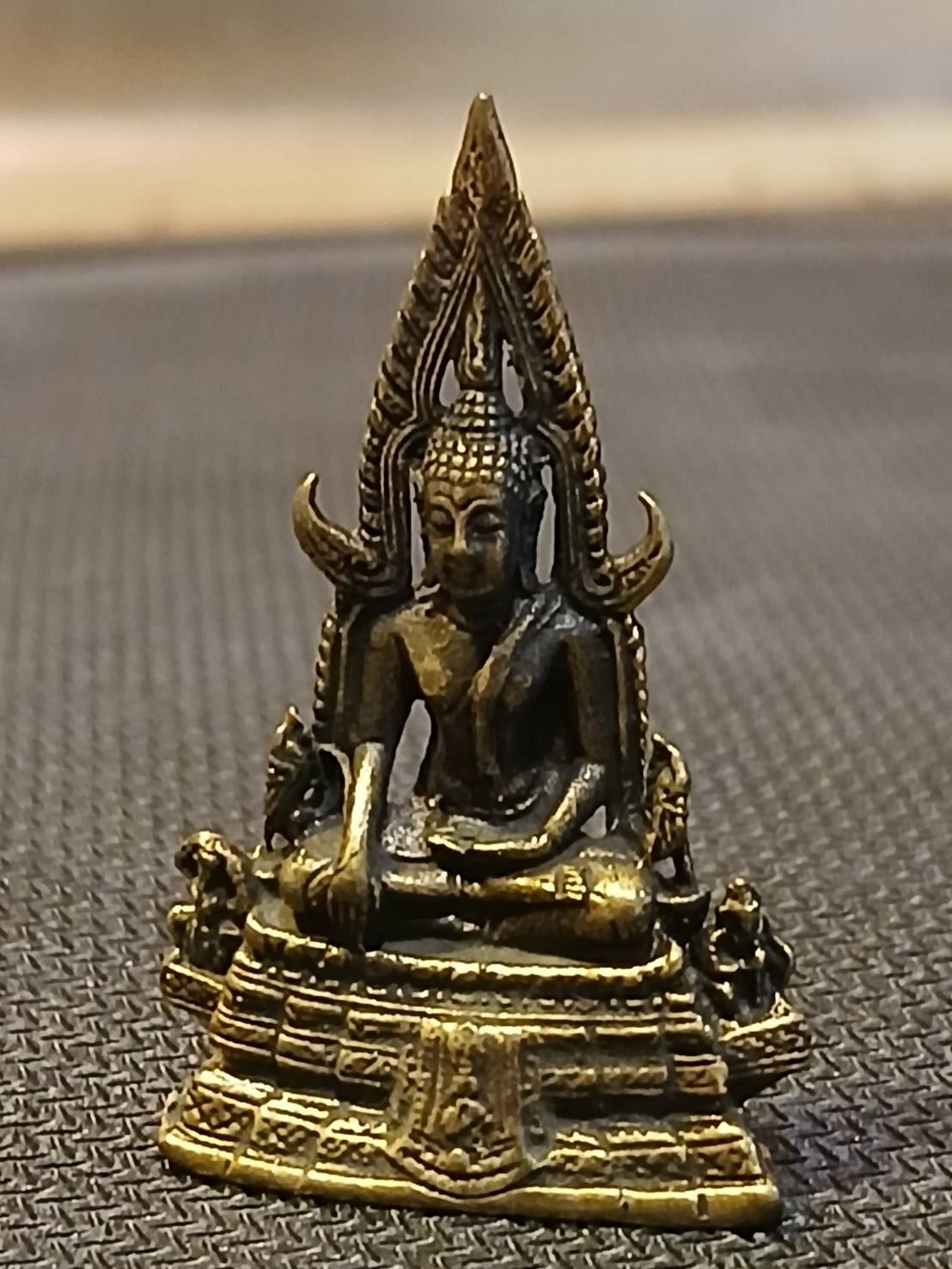 A Thai unconsecrated brass miniature Buddha statue, small Buddha figurine - Product name: Buddha Chinnaraj; 3.5 cm; color: silver or gold