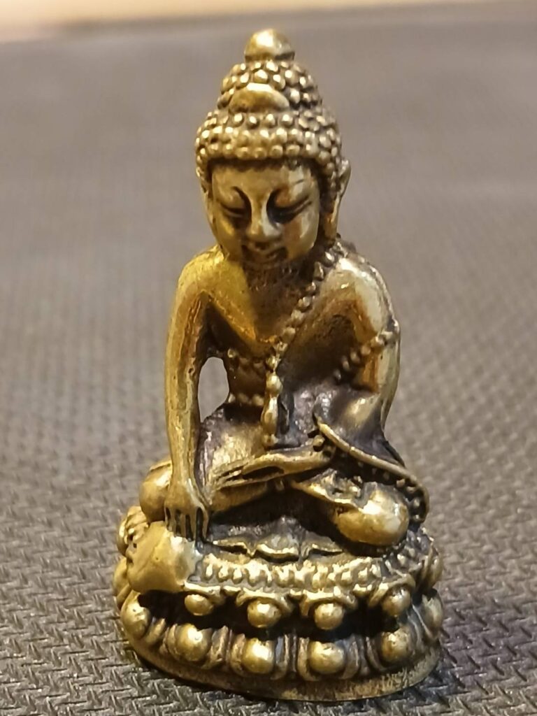 A Thai unconsecrated brass miniature Buddha figurine, small Buddha statue - Product name: Buddha; 3.7 cm; color: silver or gold