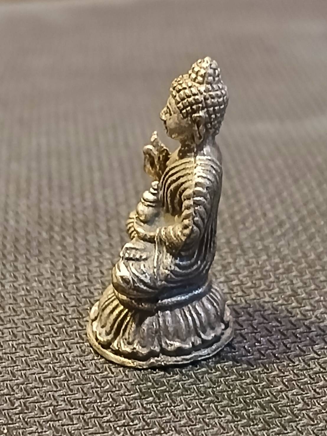 A Thai unconsecrated brass small-size Buddha amulet, miniature Buddha figurine statue. Product name: Buddha Prathanporn 2.5cm silver or gold