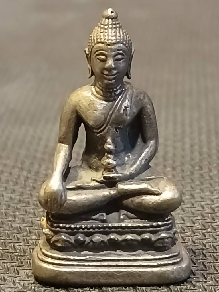 A Thai unconsecrated brass small-size Buddha figurine, miniature Buddha statue. Product name: Buddha; 3 cm; color: silver or gold; retail ok